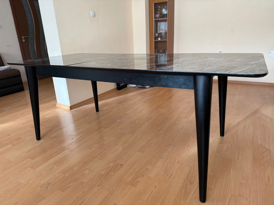 Стилна кухненска маса