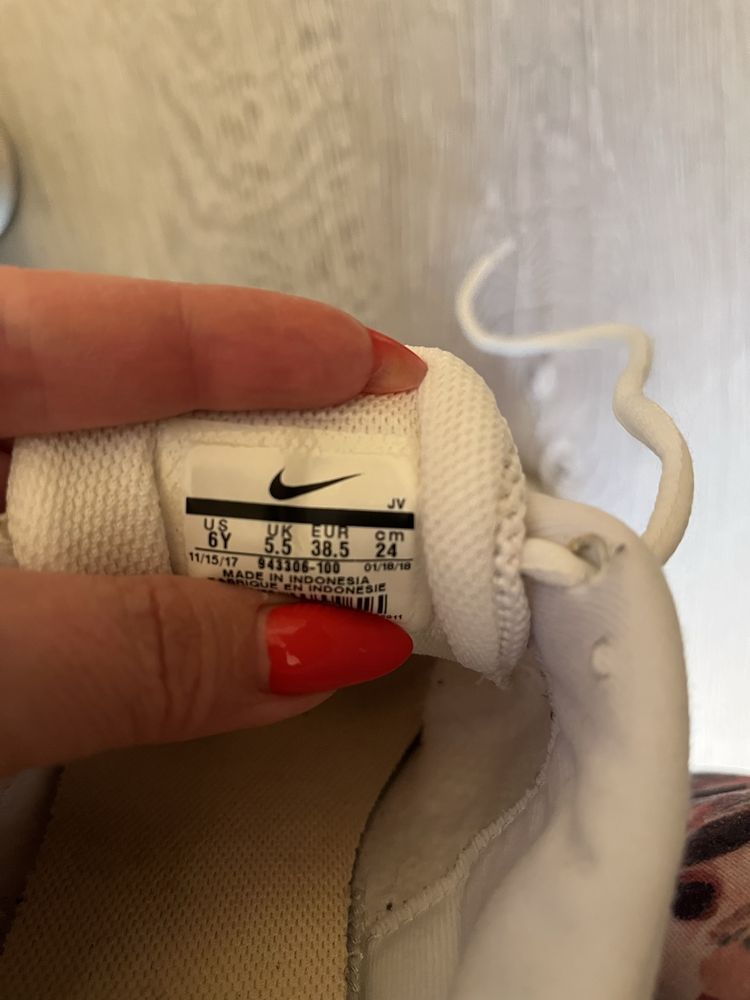 Маратонки оригинални. Nike u Adidas