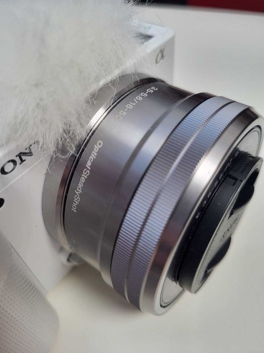 Vand camera foto SONY ZV-E10 mirrorless vlogging cu obiectiv 16-50 mm