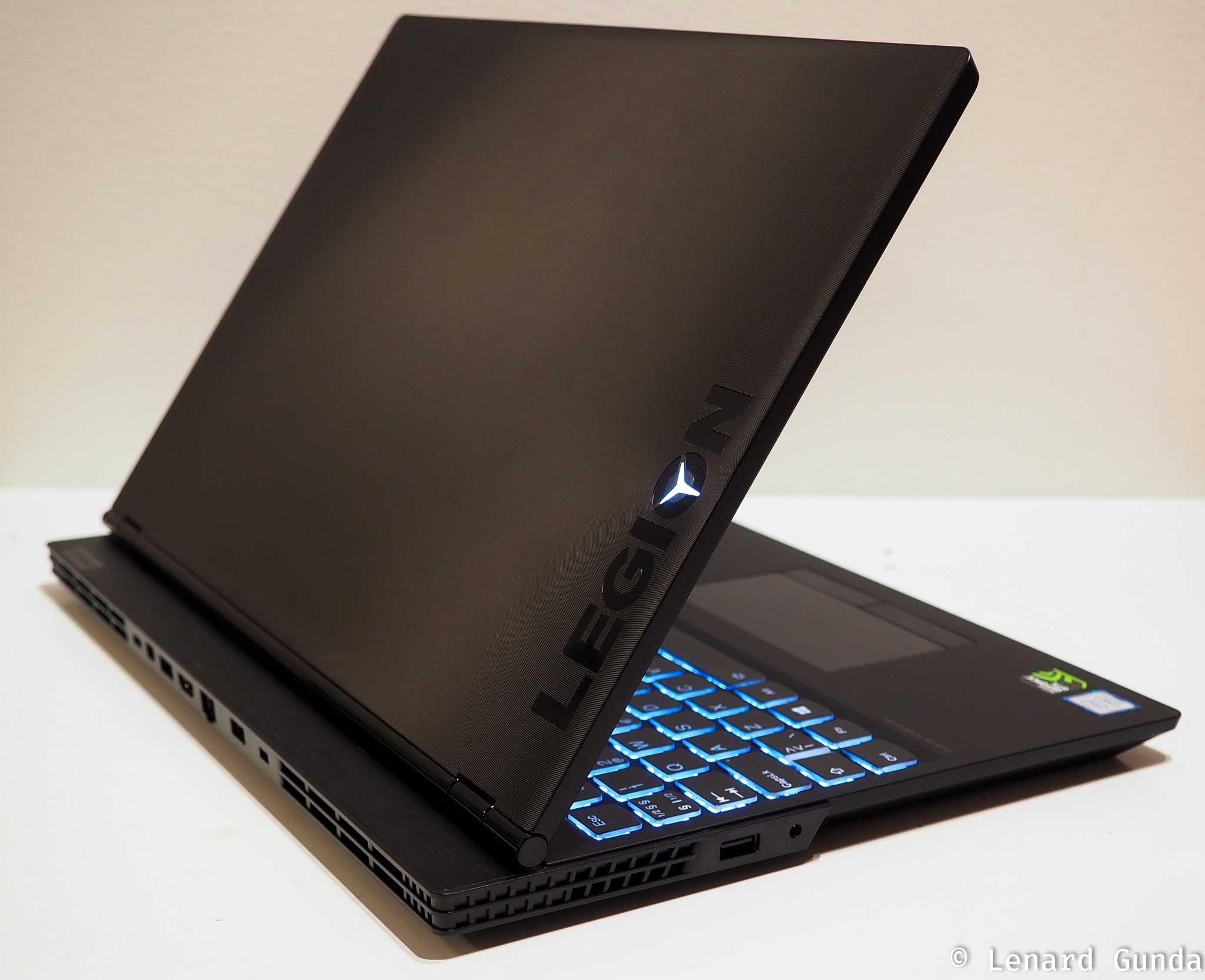 Продается игровой ноутбук Lenovo Legion Y530 (GTX1050)
