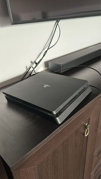 PlayStation 4 , Slim