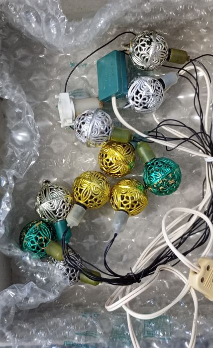 Instalație glob dantelat.