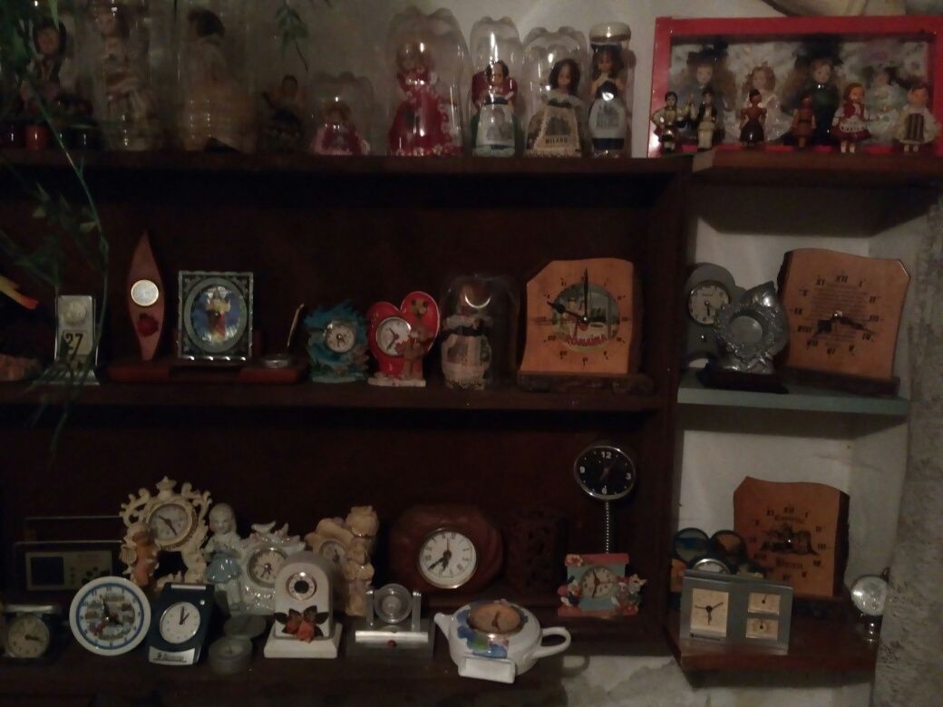 Diverse obiecte vechi papusi ceasuri