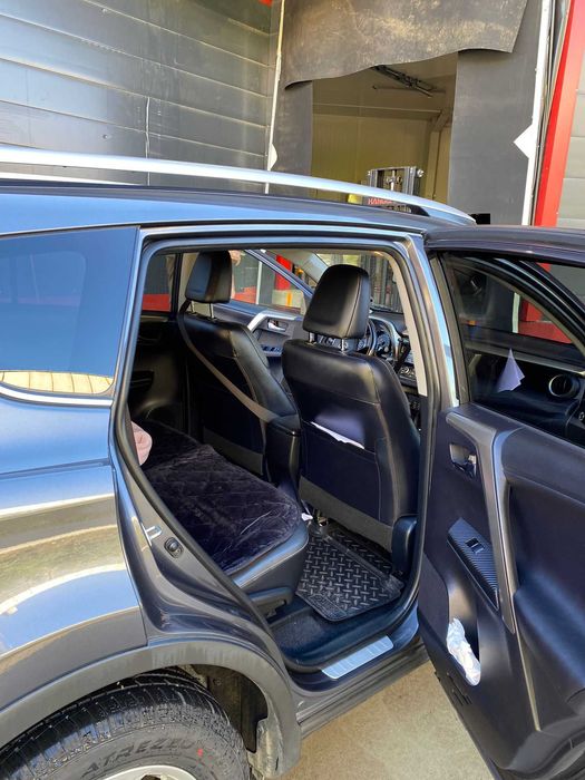 se vinde Toyta RAV 4