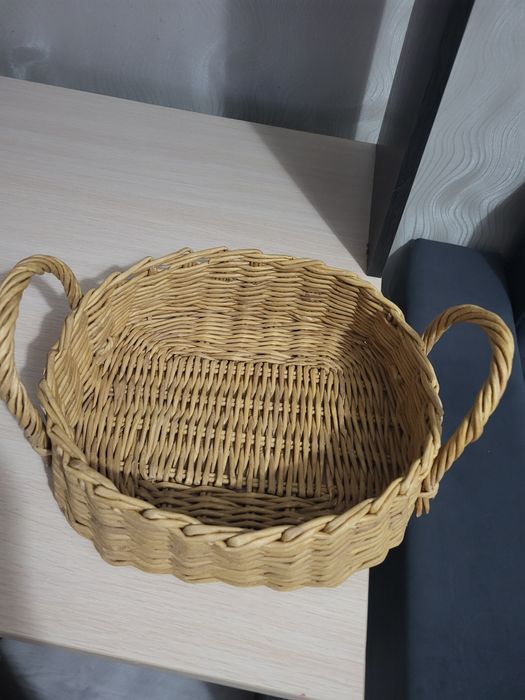 Плетенная хлебница
