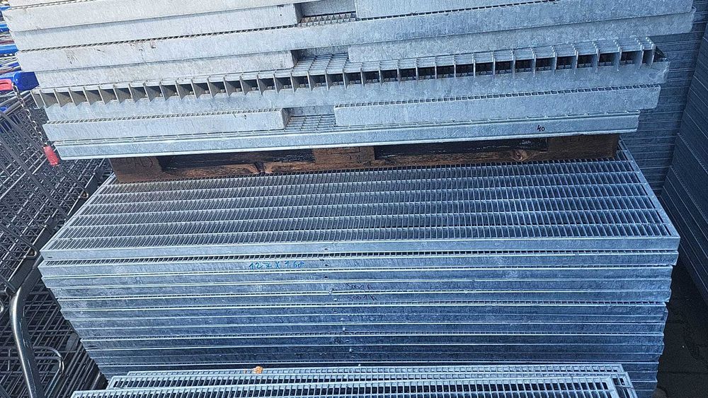 Grilaj (gratar) zincat  pe stoc.