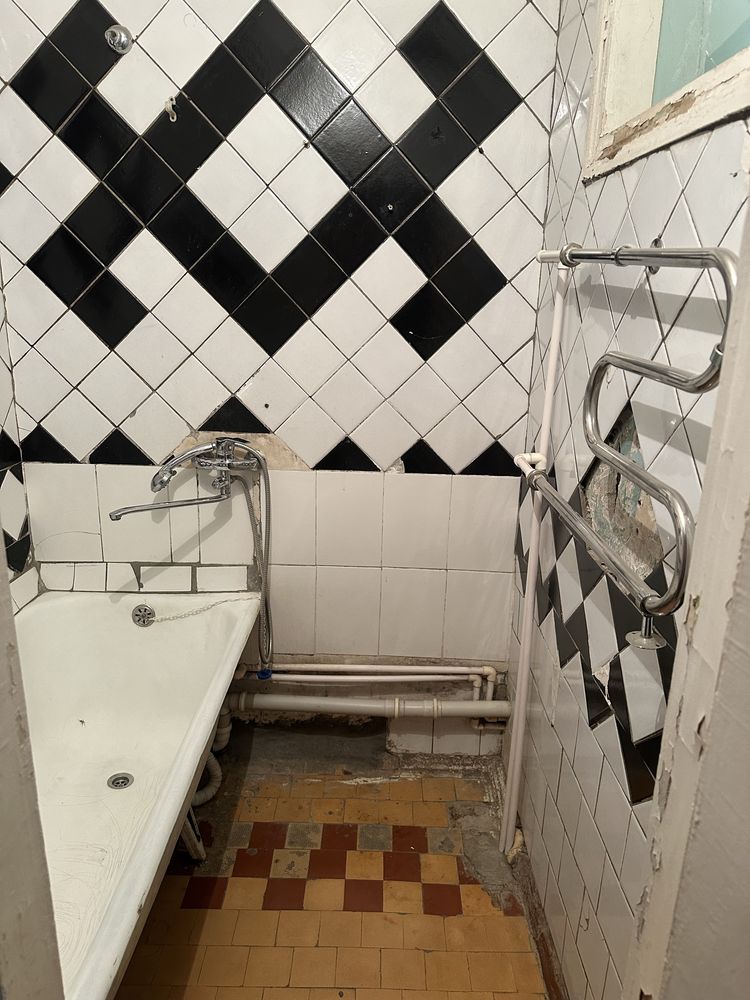 Продам ул. Абая Джангох  3/1/5 бал 2,20х7 кирпич