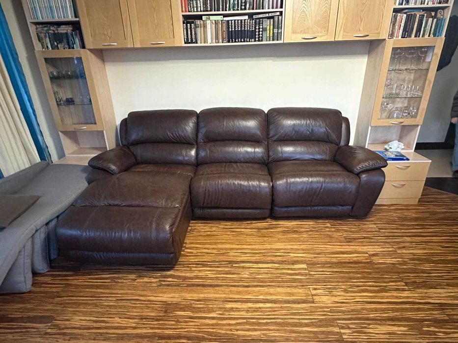 Кожен разтегателен диван