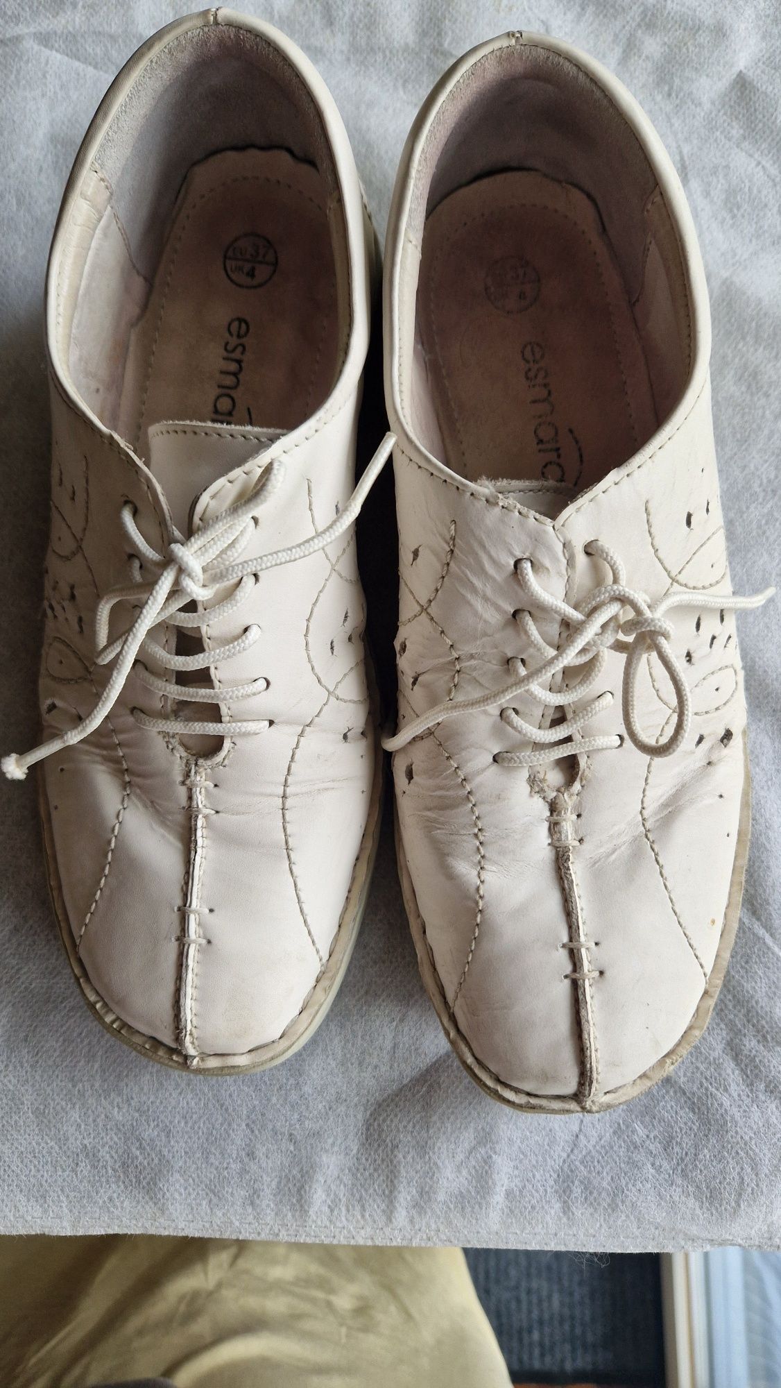 Обувки от естествена кожа на Esmara