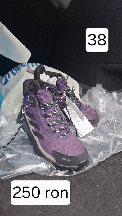 Vand adidasi diverse modele !