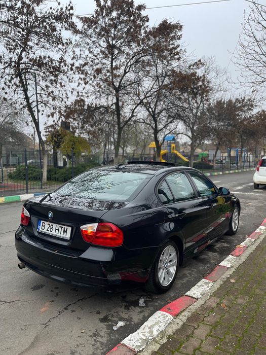 Vand bmw seria 3 e90 M47 2006 trapa faruri cu lupa
