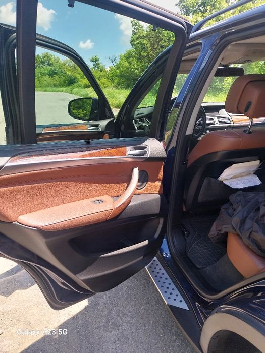 Продавам x5 3.5i e70