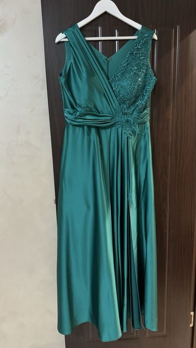 Рокля за официален повод с цепка размер М