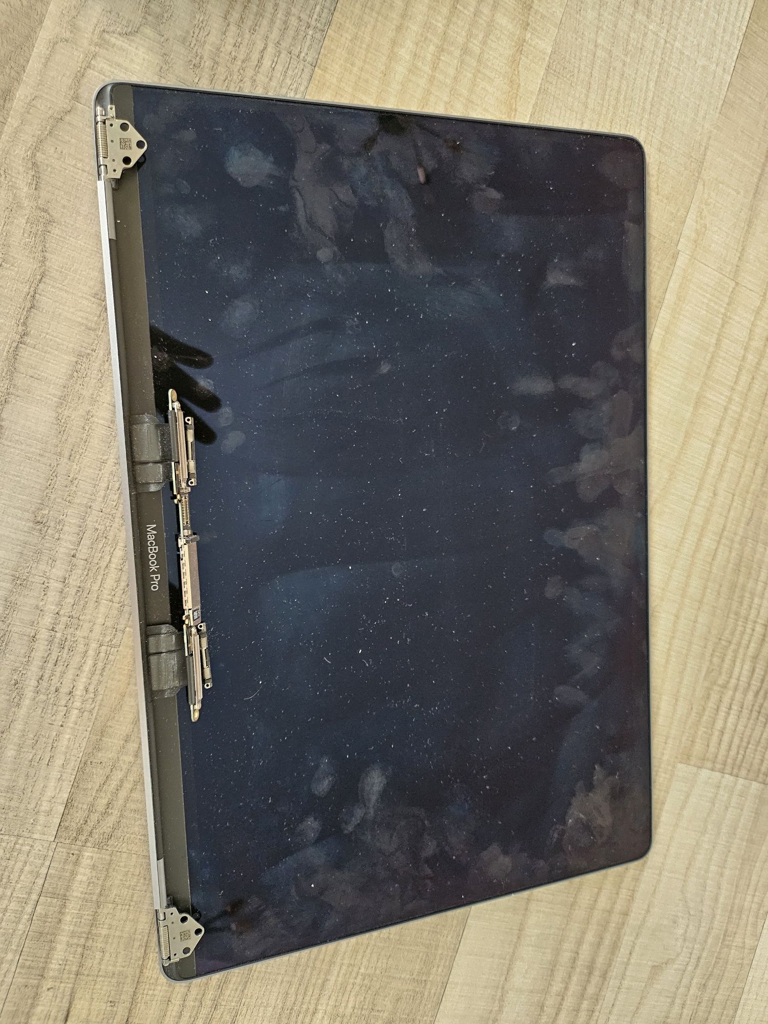Екран за MacBook Pro 2019 16' [пукната матрица]