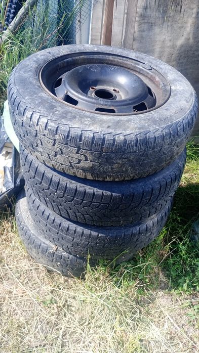 Vând 4 cauciucuri cu genti skoda