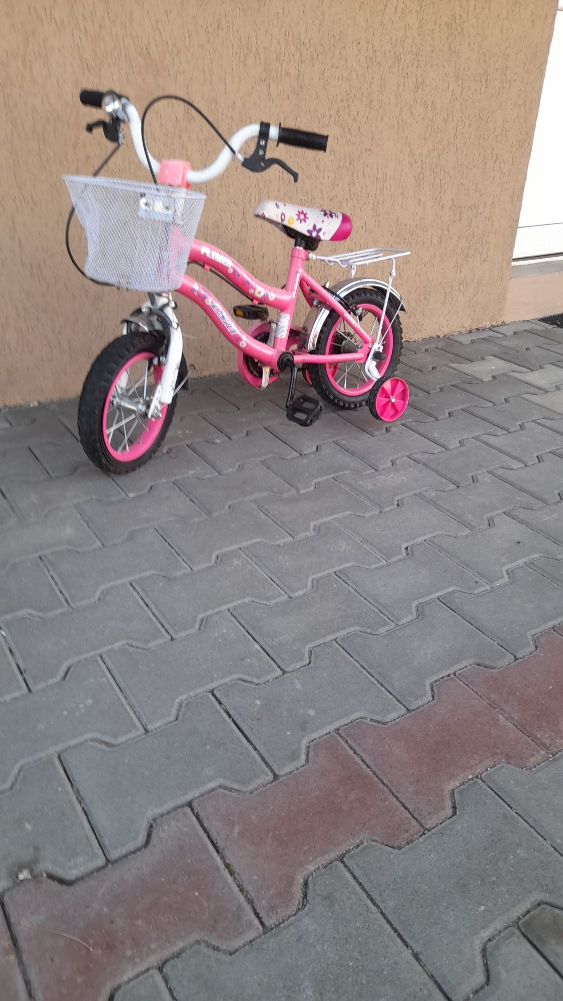 Vând tricicleta copii