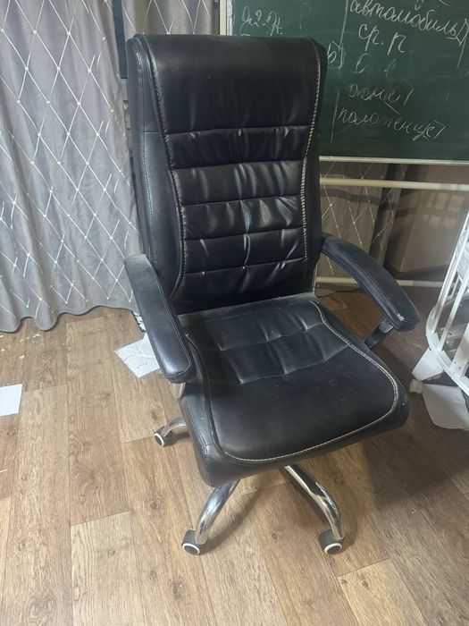Офисное кресло продается