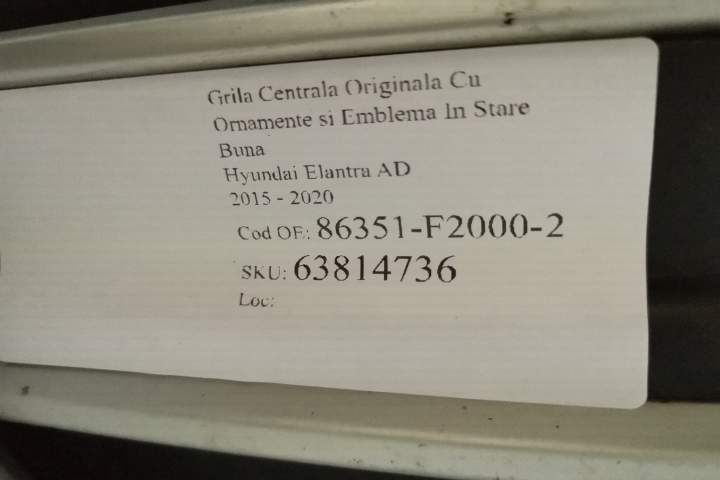 Grila Centrala Originala Cu Ornamente si Emblema In Stare Buna Hyundai