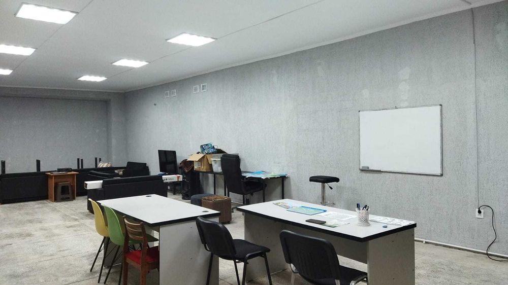 сдам в аренду помещение в административном здании в центре