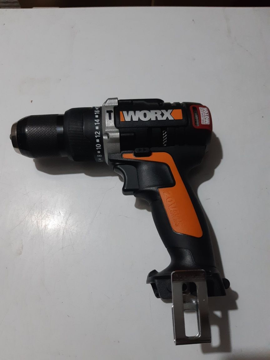 Mașină de gaurit și înșurubat cu percuție WORX WX 373.9  20V