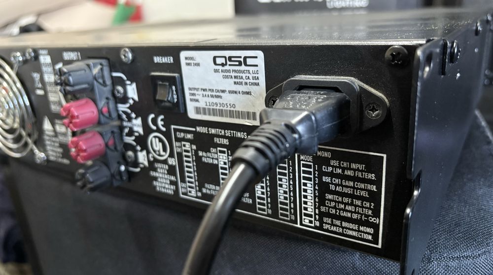 Amplificator QSC RMX2450 (statie putere)