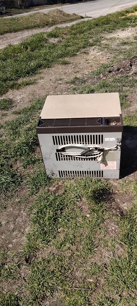 Газов Хладилник Elektolux работещ на (12.волта и 220 волта)