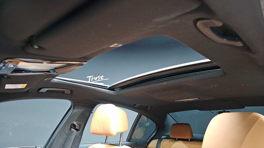 BMW 5-Series 520i M Sport   03