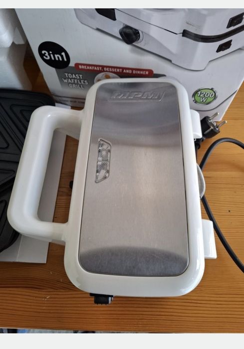 MPM 3-в-1- Тостер сандвич и контактна скара с 3 подвижни плочи ,1200W