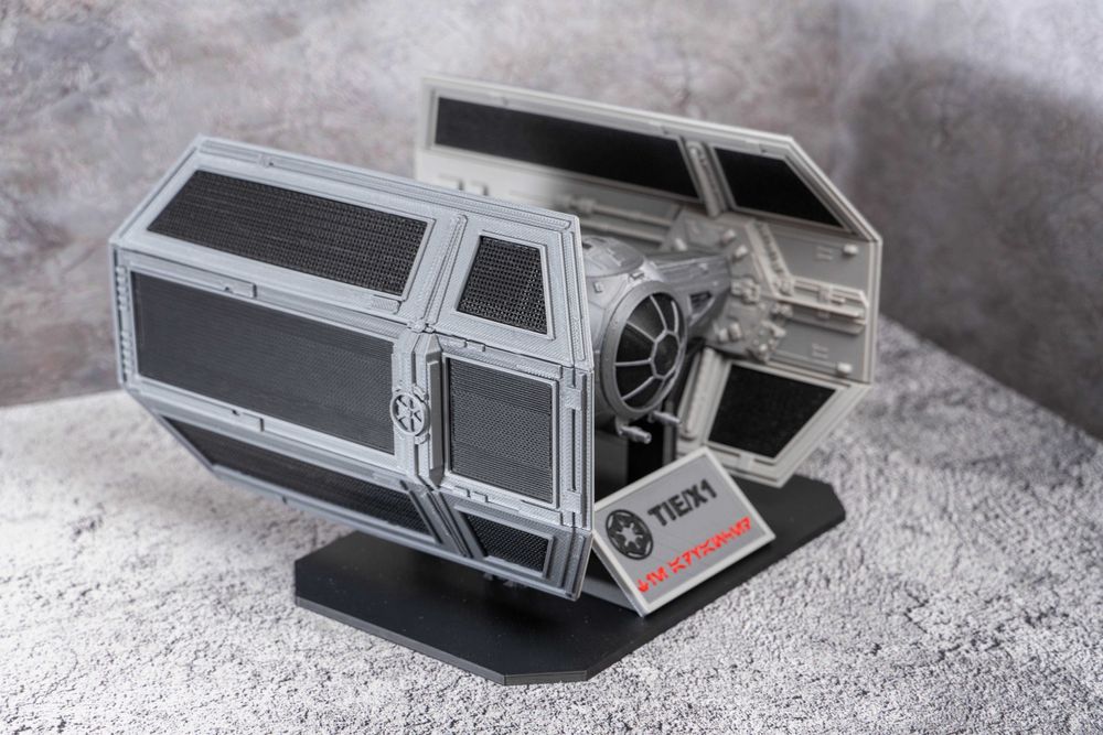 TIE/X1-модель истребитель Дарта Вейдера из вселенной Star Wars