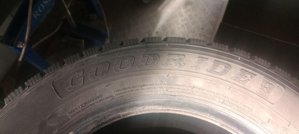 Продам зимьнию резину в идеальном состояний размер р15