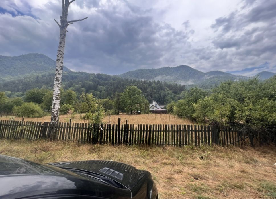 Închiriez teren centrul localitatii Hârja. Pe termen lung.