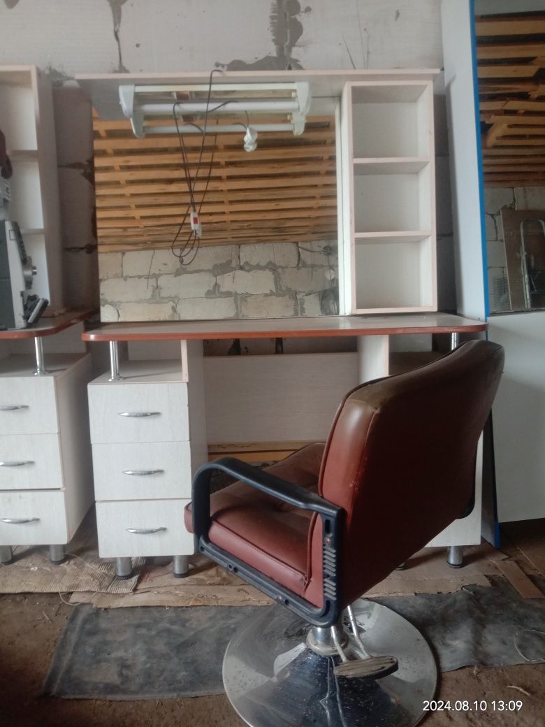 Продам рабочий стол и кресло