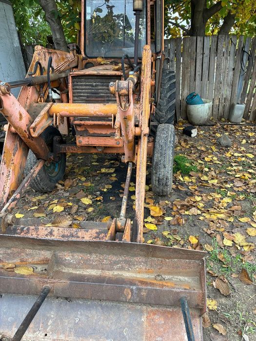 Tractor Renault cu încărcător