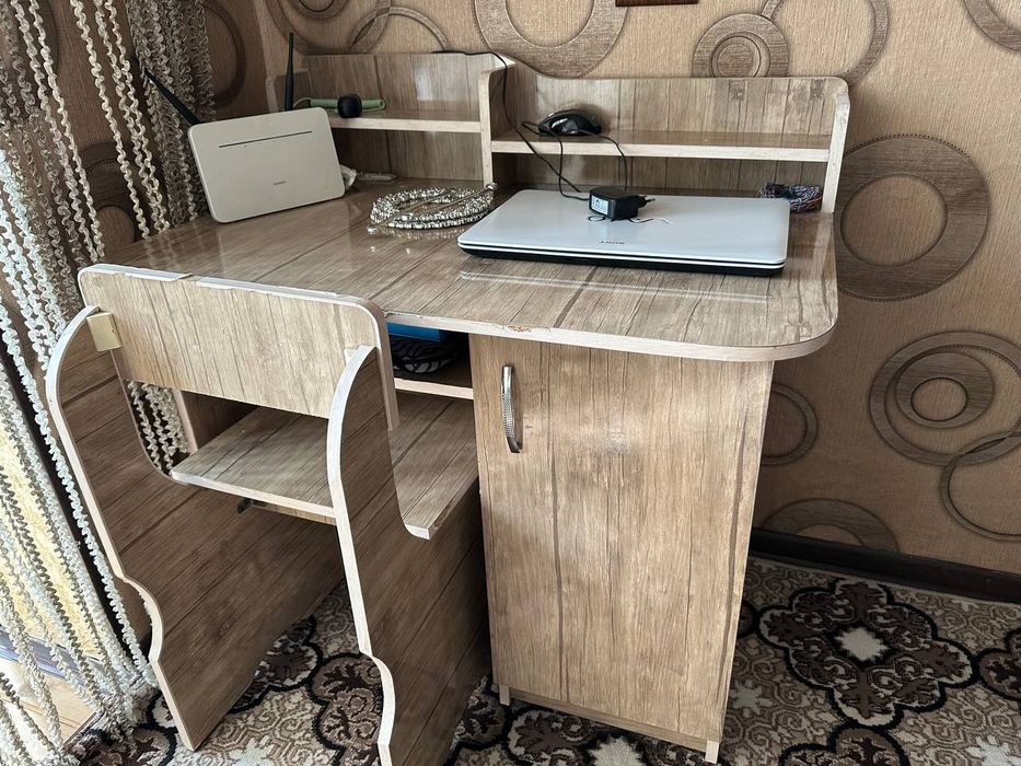 Продам компьютерный столик