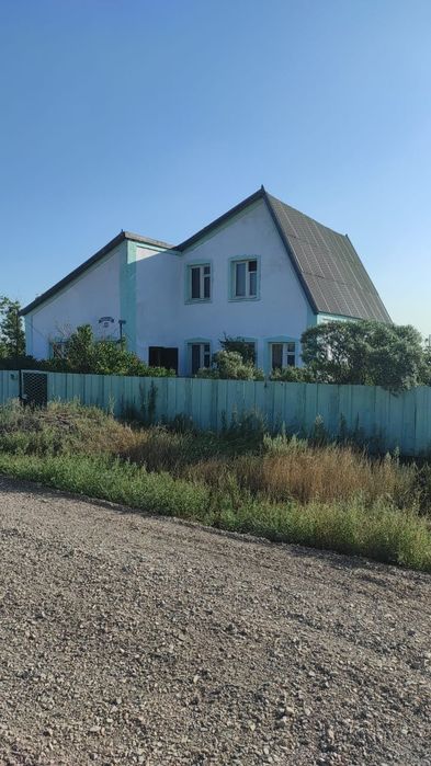 Продам двух этажный дом