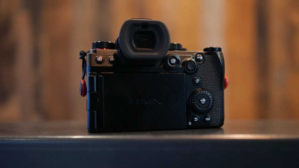 Panasonic LUMIX S5II - Camera Mirrorless Full Frame - body + cage