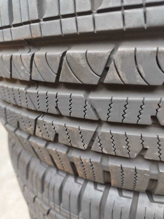 215 65 16 Continental M+S- Ca Noi