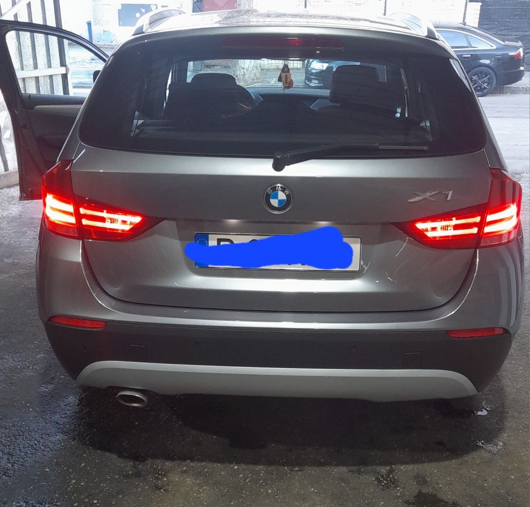 BMW  X1       XDrive  (  4X4  )