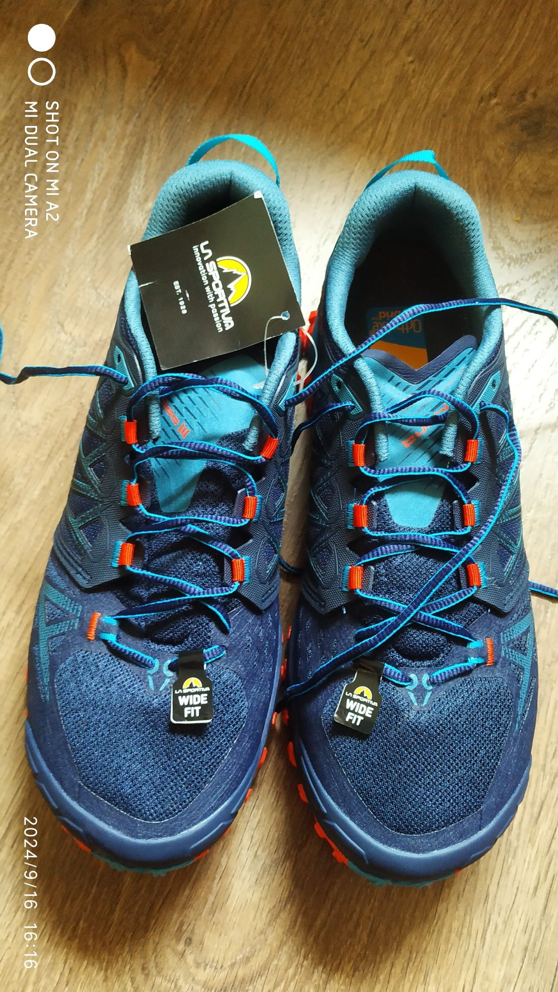 La Sportiva Bushido 3 Wide Deep Sea/Cherry Tomato