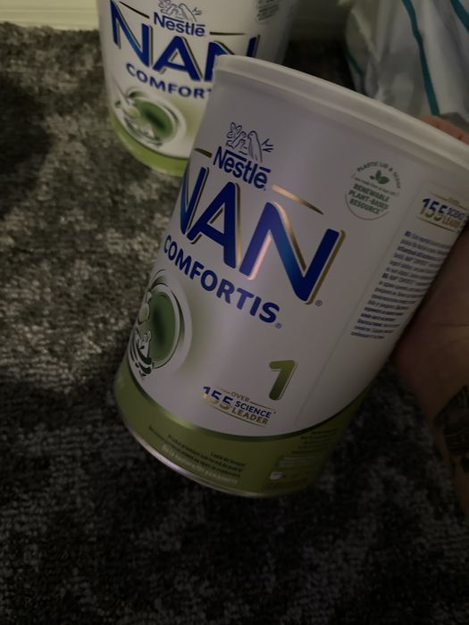 Vând lapte comfortis una este sigilata iar una am luat din ea 4 cupe