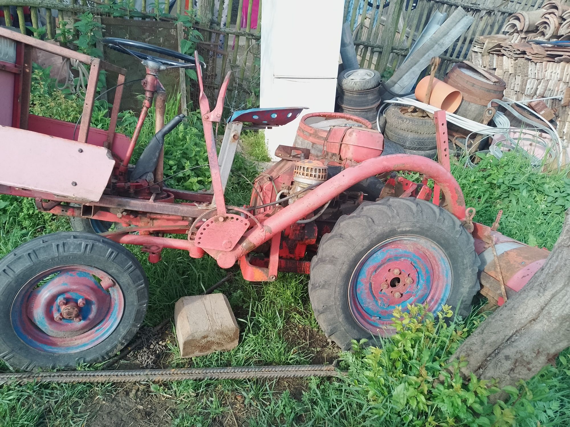 Vând sau schimb tractoras pasquali de 18 cp