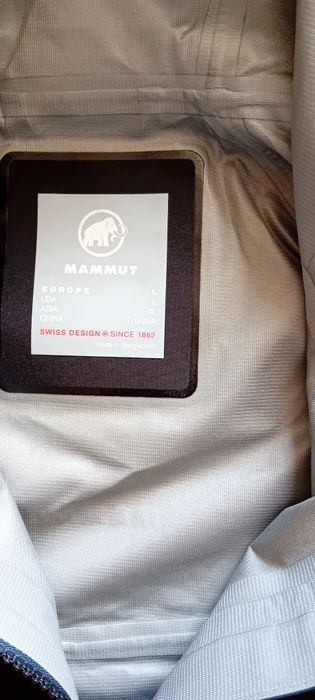 Mammut,  Jacheta de Dama  cu glugă crater hs,  disponibil Mărimea L