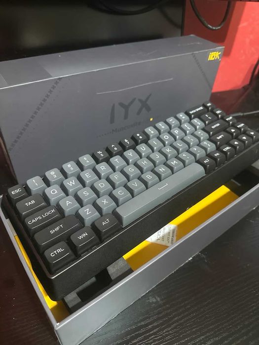 Продам магнитную клавиатуру iyx mu68