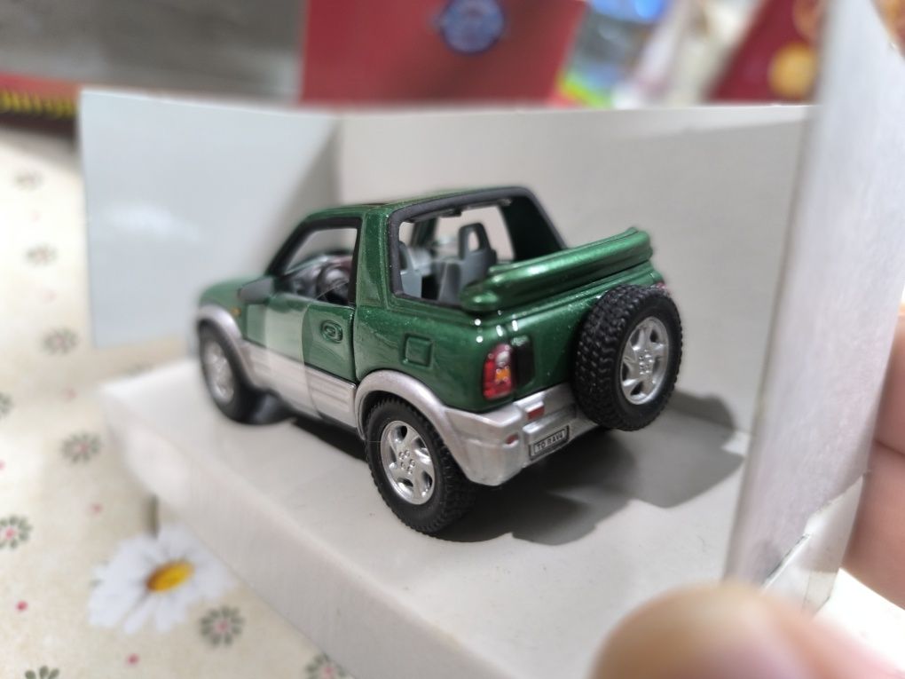 Schuco Toyota RAV4 1997 1:43 мащаб