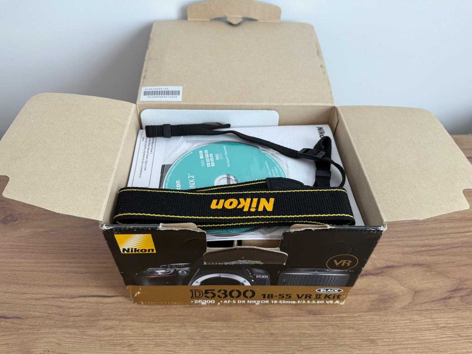 Nikon D5300 18-55mm f/3.5-5.6 G VR II Kit