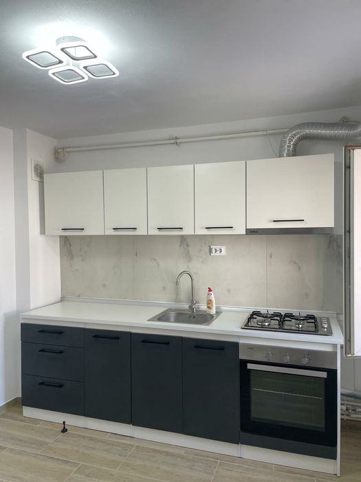 Apartament cu 3 camere  de închiriat
