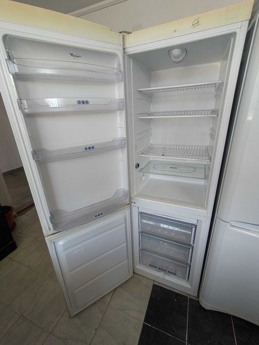 Хладилник с фризер Whirlpool ARC5450