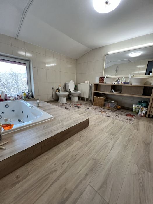 Vand casa 5 camere,200mp utili,850 mp teren,7 km de Pitesti(10 min),