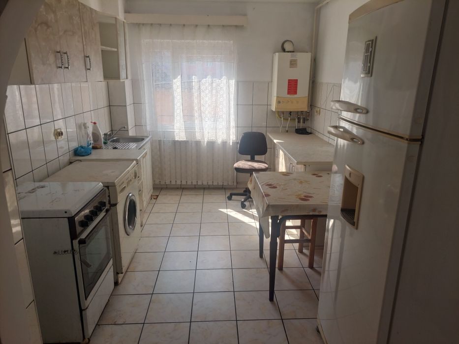 Apartament et 1 deco. Comf.1/bucatarie open space cu holul sup. 52 mp