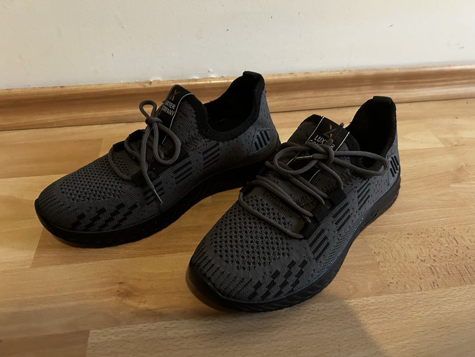 Обувки с мрежа и навдигната пета